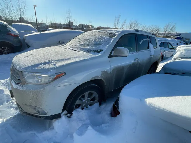 Автомобиль марки TOYOTA модель Highlander 2012 г.в. VIN-номер JTEES42A802207281