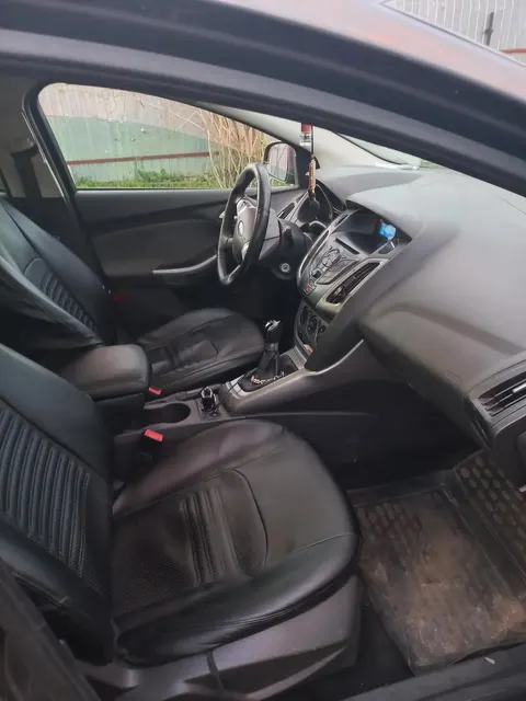 Легковой автомобиль (седан) Ford Focus, 2011 год выпуска, VIN: X9FMXXEEBMBJ21985, гос. номер: А528УН147, цвет: Серо-коричневый. Автомобиль в залоге у ПАО «Совкомбанк».