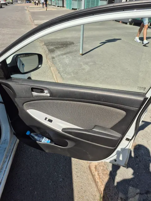 Легковой автомобиль марки: HYUNDAI модели: Solaris, год выпуска: 2012 г., кузов №: Z94CT51DACR063249, идентификационный номер (VIN): Z94CT51DACR063249.