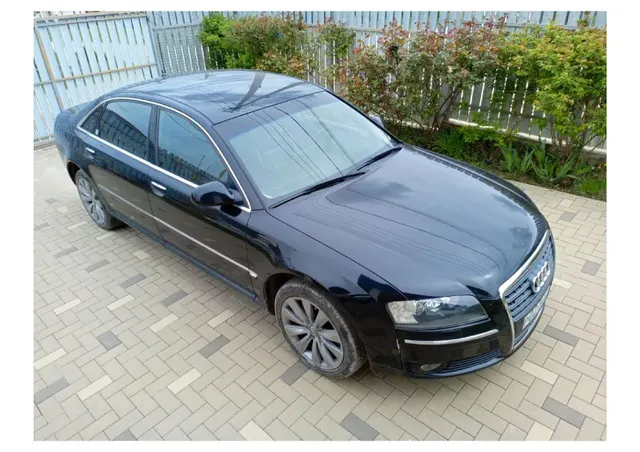 Легковой автомобиль марки: AUDI, модели: A8L, год выпуска: 2007 г., идентификационный номер (VIN): WAUZZZ4EX7N025389. В залоге у ПАО "Совокомбанк".