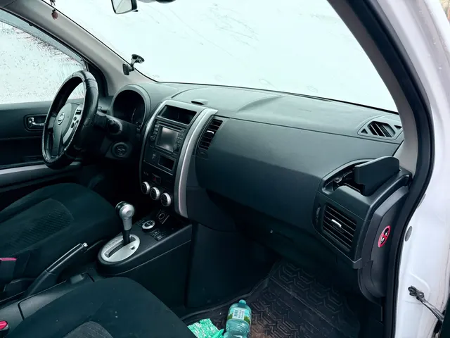 автомобиль марки Nissan модель X-Trail 2014 г.в., VIN-номер Z8NTBNT31DS139917. Автомобиль находится в залоге у ПАО «СОВКОМБАНК».