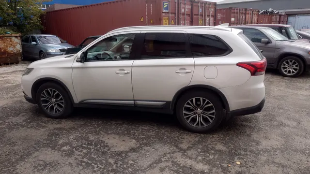Автомобиль MITSUBISHI OUTLANDER, VIN - Z8TXTGF2WHM028279, 2017 года выпуска.