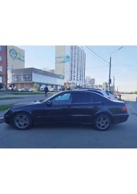 Автомобиль марки MERCEDES-BENZ E230 2007 г.в. VIN-номер WDB2110521B125101, находится в залоге у ПАО «Совкомбанк».