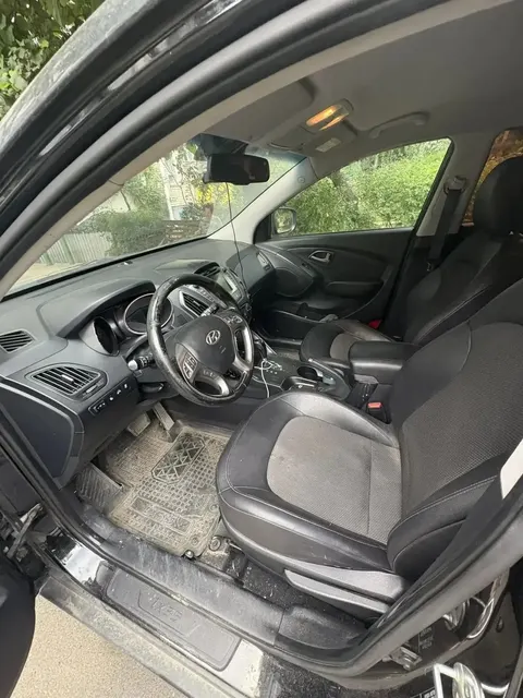 Автомобиль марки HYUNDAI модель IX35 2013 г.в. VIN-номер TMAJU81EBEJ505486 (залог ПАО Совкомбанк)