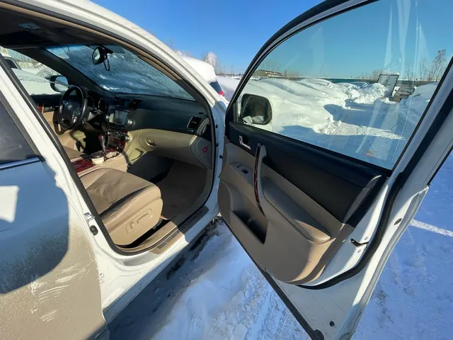 Автомобиль марки TOYOTA модель Highlander 2012 г.в. VIN-номер JTEES42A802207281