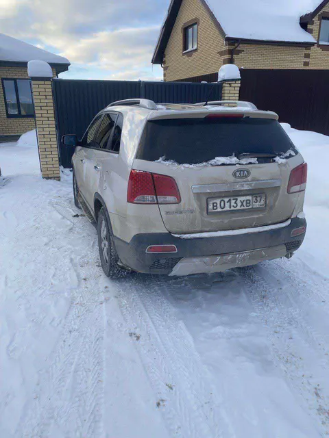 Автомобиль марки KIA SORENTO XM 2010 года выпуска, VIN-номер KNAKU811DA5096162. Является предметом залога ПАО Совкомбанк