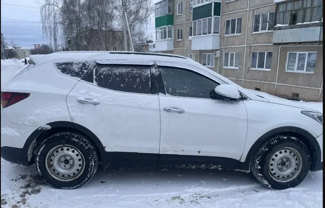 Автомобиль марки HYUNDAI модель Santa Fe 2017 г.в. VIN-номер KMHSW81UDJU815613