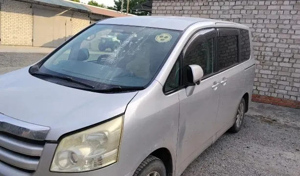 Автомобиль марки TOYOTA модель NOAH 2008 г.в. VIN-номер ZRR700123554