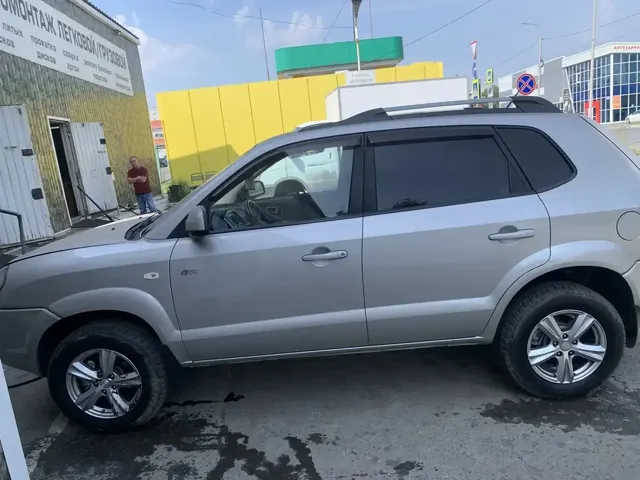 Автомобиль марки HYUNDAI модель TUCSON, 2006 г.в. VIN-номер KMHJN81BP6U469061
