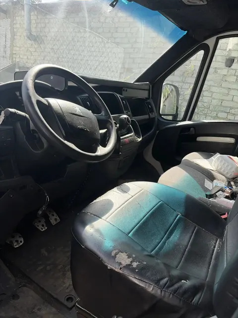 Автомобиль марки PEUGEOT модель БОКСЕР 2013 г.в. VIN-номер VF3YDZMFC12416426. Имущество находится в залоге у ПАО Совкомбанк.
