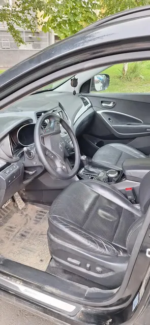 Автомобиль марки HYUNDAI модель Santa-Fe 2013 г.в. VIN номер KMHSU81CDDU154475.