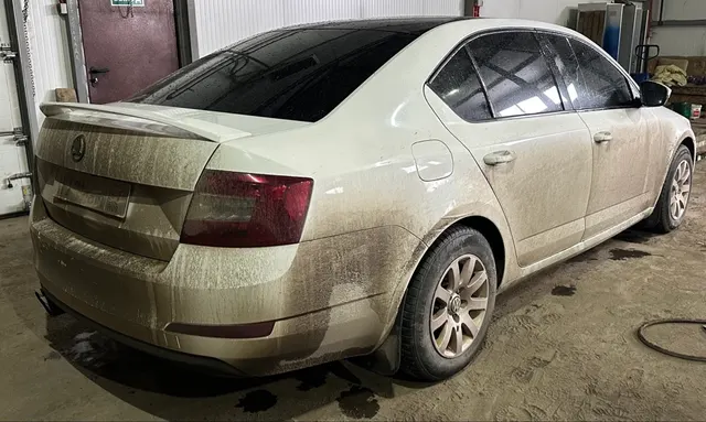 Легковой автомобиль марки: SKODA, модель: Octavia, год выпуска: 2015 г., идентификационный номер (VIN): XW8AC4NE5FH023019. В залоге у ПАО "Совкомбанк".