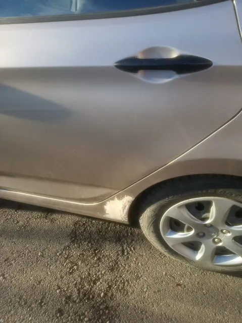 Автомобиль марки HYUNDAI модель Solaris 2011 г.в. VIN-номер Z94CT41DBBR030356. В залоге у ПАО «Совкомбанк»