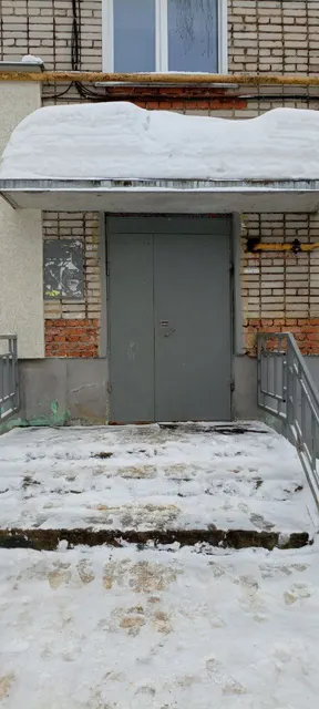 помещение (квартира), общей площадью 51,2 кв. м., по адресу: 442246, Пензенская область, г. Каменка, ул. Чернышевского, д. 23, кв. 18, кадастровый номер: 58:30:0040130:1285. Титульный собственник: Братухина Наталия Юрьевна. На имущество зарегистрировано ограничение (обременение) права: Вид, номер и дата государственной регистрации: Ипотека, 58:30:0040130:1285-58/062/2024-4 от 01.10.2024, залогодержатель: Публичное акционерное общество "СОВКОМБАНК", ИНН 4401116480, ОГРН 1144400000425. В жилом помещении зарегистрированы: Братухина Наталия Юрьевна (информация подтверждается должником). Жилое помещение электрифицировано, газифицировано, имеется водоснабжение, канализация.