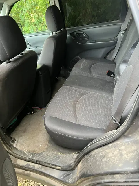 Автомобиль марки MAZDA модель Tribute 2004 г.в. VIN-номер 4F2YZ92Z35KM06052. Имущество обременено залогом в пользу ПАО "СОВКОМБАНК".