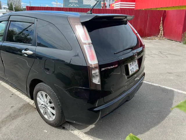 Автомобиль марки HONDA модель Stream 2010 г.в. номер кузова RN63130765