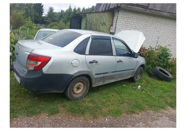 Автомобиль легковой марки: LADA, модели: 219020 LADA Granta, год выпуска 2012 г., идентификационный номер: XTA219020D0101630. В залоге у ПАО "Совкомбанк".