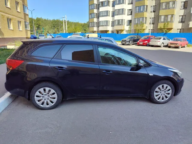 Автомобиль марки KIA модель JD( CEE`D) 2013 г.в. VIN номер XWEHM812AD0001570, являющийся предметом залога ПАО «Совкомбанк»