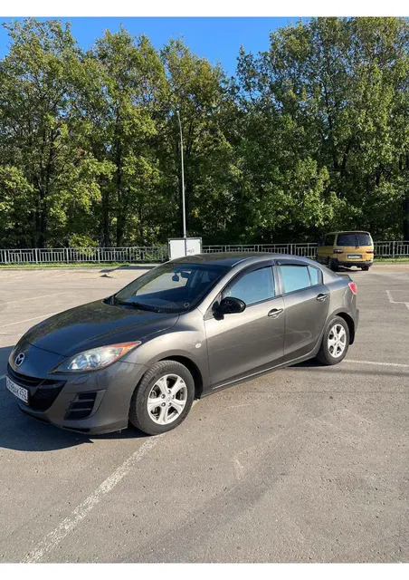 Легковой автомобиль марки: MAZDA, модель: 3, идентификационный номер (VIN): JMZBL12Z501145628, год выпуска 2009 г., находится в залоге у ПАО «Совкомбанк».
