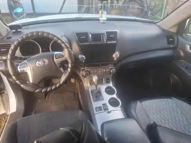 Автомобиль марки TOYOTA модель Highlander 2013 г.в. VIN-номер JTEES41A402224158