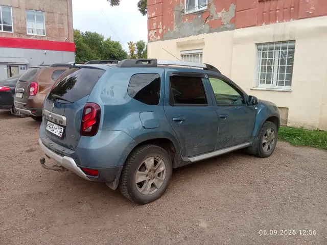 Легковой автомобиль, марки: RENAULT, модели: Duster, год выпуска: 2017 г., идентификационный номер (VIN): X7LHSRDDG58123894. В залоге у ПАО "Совкомбанк".