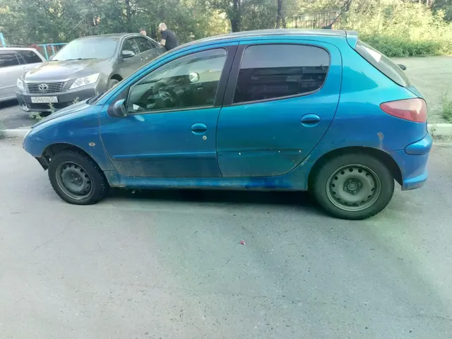 автомобиль марки PEUGEOT модель 206 2007 г.в. VIN-номер VF32AKFWR47760363