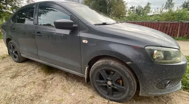 легковой автомобиль марки VOLKSWAGEN Polo, 2013 года выпуска, идентификационный номер (VIN): XW8ZZZ61ZEG005854