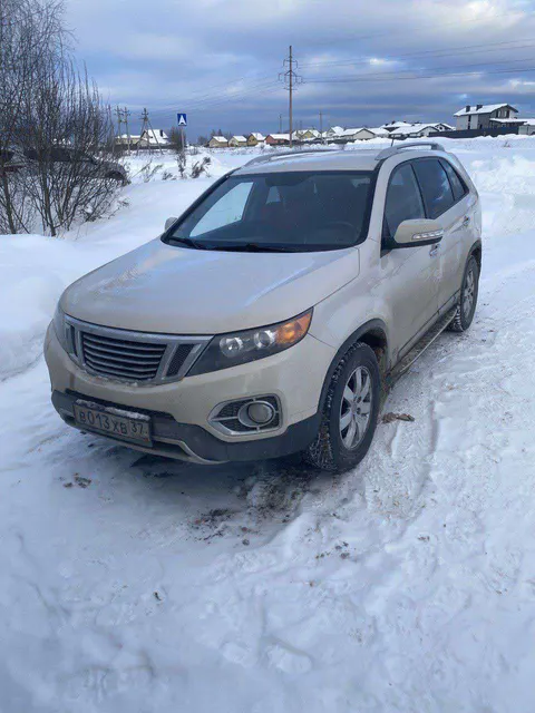 Автомобиль марки KIA SORENTO XM 2010 года выпуска, VIN-номер KNAKU811DA5096162. Является предметом залога ПАО Совкомбанк
