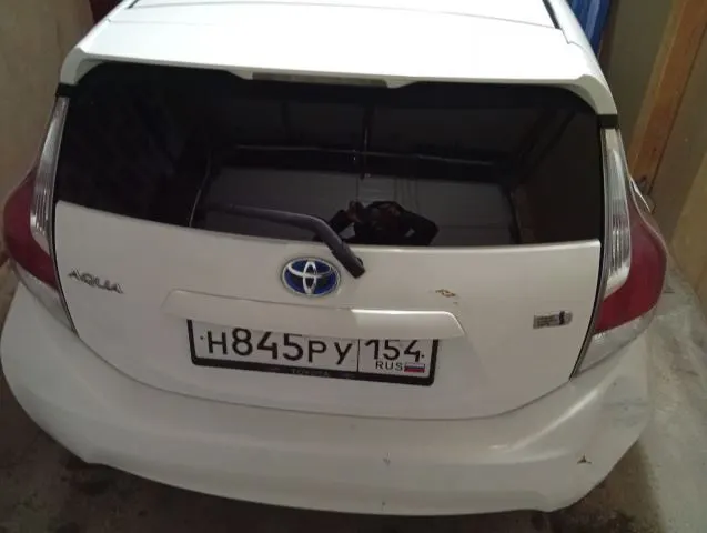 автомобиль марки: TOYOTA, модель: AQUA HYBRID, год выпуска: 2015 г., кузов №: NHP106426748