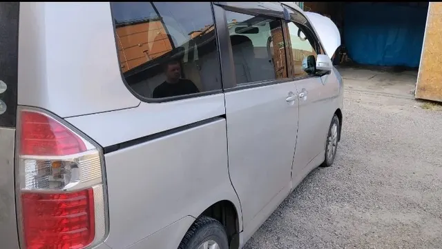 Автомобиль марки TOYOTA модель NOAH 2008 г.в. VIN-номер ZRR700123554