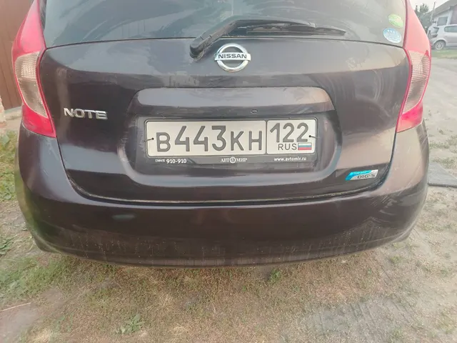 Автомобиль марки NISSAN модель Note 2013 г.в. номер кузова E12109580