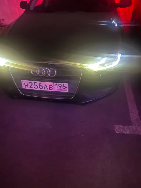 Автомобиль марки АУДИ модель А4 2014 г.в. VIN номер WAUZZZ8KXFN013418.