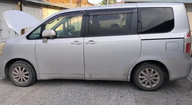 Автомобиль марки TOYOTA модель NOAH 2008 г.в. VIN-номер ZRR700123554