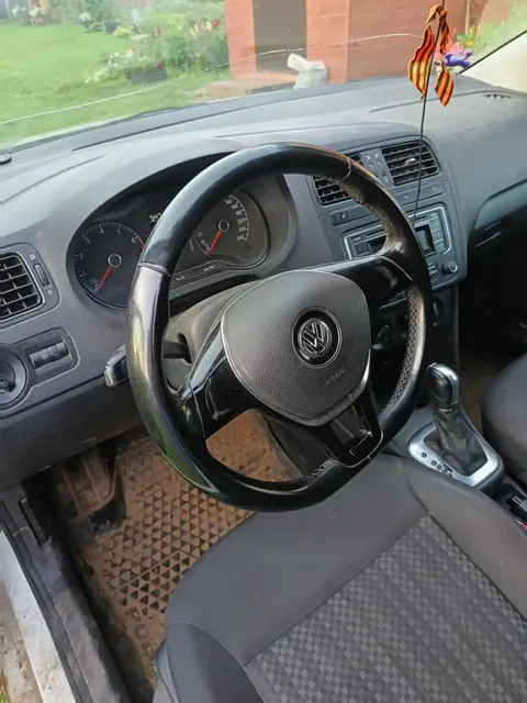 Автомобиль марки VOLKSWAGEN модель POLO 2015 года выпуска, VIN-номер XW8ZZZ61ZGG016868 Имущество находится в залоге ПАО "Совкомбанк"