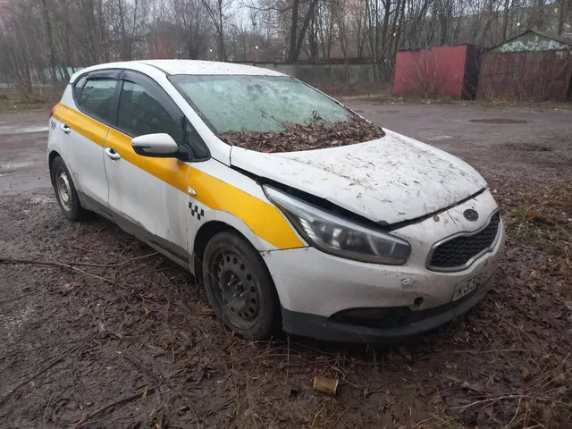 Автомобиль марки KIA модель Ceed 2015 г.в. VIN-номер XWEHN512BF0033676