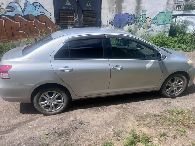 Автомобиль марки TOYOTA модель BELTA 2010 г.в. номер кузова KSP92E1028892