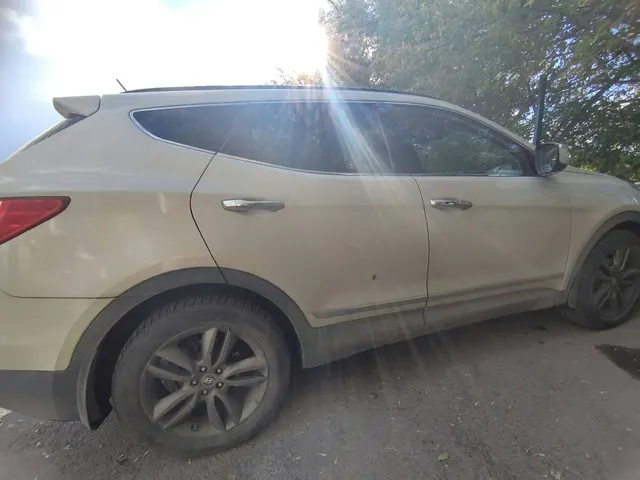 Автомобиль марки HYUNDAI модель SantaFe 2013 г.в. VIN-номер KMHSW81XDDU046664