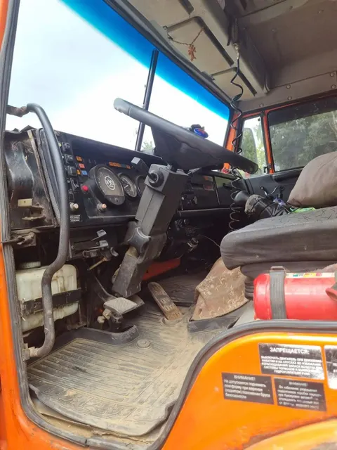 Автомобиль марки КАМАЗ модель 6520, 2012 г.в., VIN-номер XTC652000C1264008. Залоговое имущество ПАО «Совкомбанк».