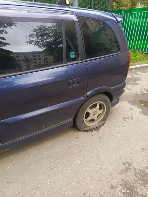 Автомобиль марки SUBARU модель TRAVIQ 2001 г.в. VIN-номер W0L0TGF752H013935. Является предметом залога ПАО "СОВКОМБАНК" (ИНН: 4401116480)