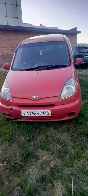 Автомобиль марки TOYOTA модель FUNCARGO 2001 г.в. номер кузова NCP200182336. В залоге у ПАО «Совкомбанк».