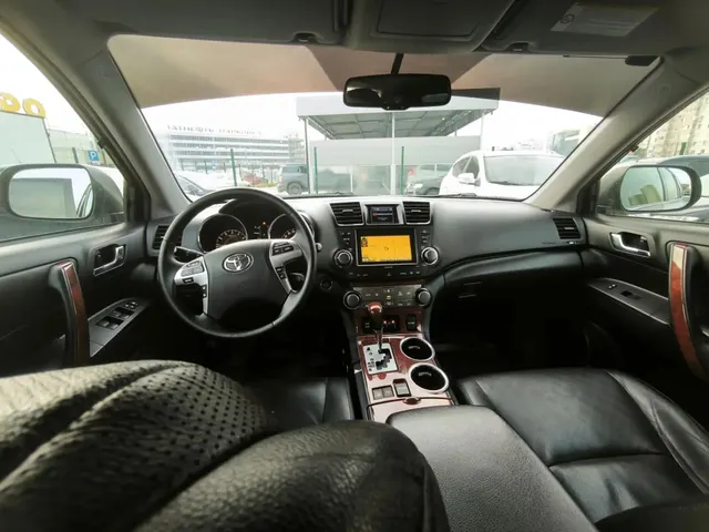 Легковой автомобиль марки: TOYOTA, модели: Highlander, год выпуска: 2012 г., идентификационный номер (VIN): JTEES42A402193542