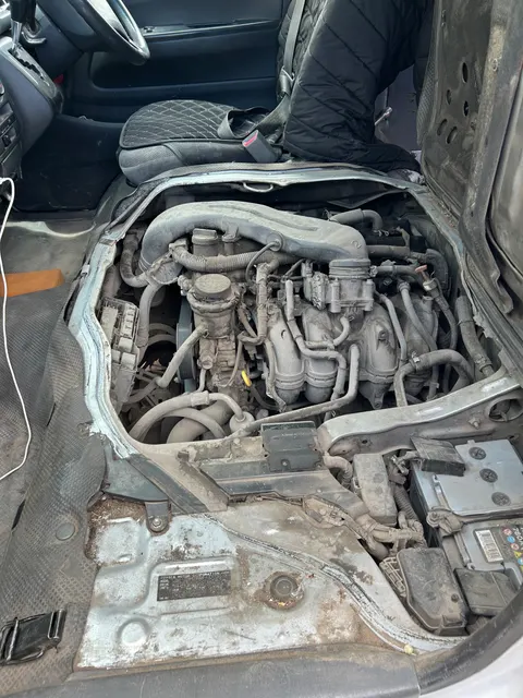 Автомобиль марки TOYOTA модель HIACE 2005 г.в., номер кузова TRH214-0004107