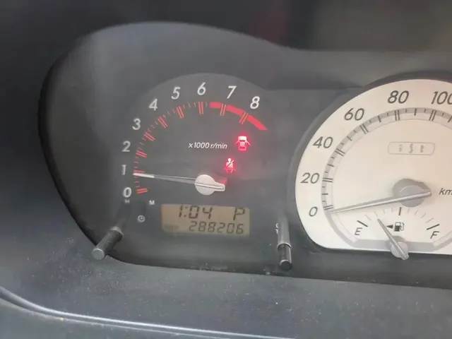 автомобиль марки TOYOTA модель Ist 2003 г.в. номер кузова NCP61-0043196