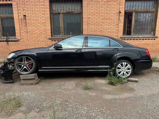 Автомобиль марки MERCEDES-BENZ модель S500 4MATIC 2007 г.в. VIN-номер WDD2211861A191905