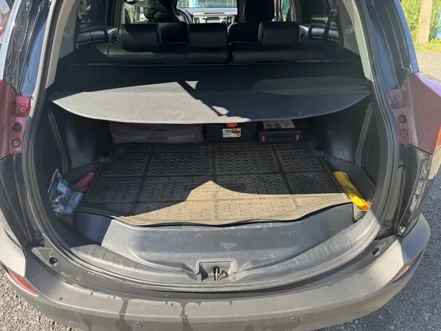 Автомобиль марки Toyota Rav 4, 2014 года выпуска, идентификационный номер (VIN) JTMDDREV40J003511