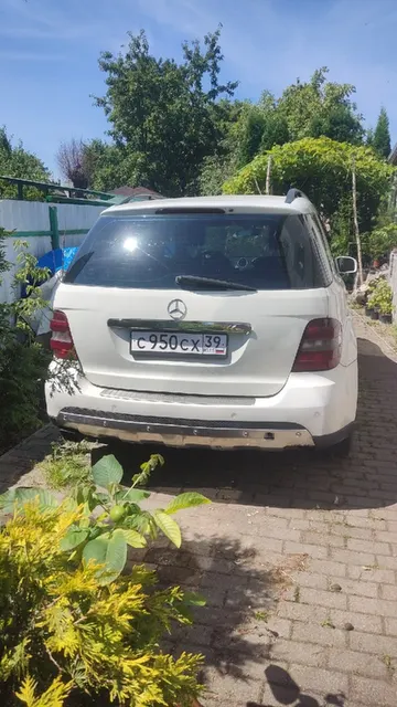 Легковой автомобиль марки: МЕРСЕДЕС-БЕНЦ, модели: ML320 CDI, год выпуска: 2008, идентификационный номер (VIN): WDC1641221A402546. В залоге у ПАО «Совкомбанк».