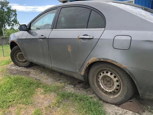Легковой автомобиль марка: Автомобиль марки GEELY модель EMGRAND(FE-1), 2013 г.в., VIN-номер X9W215710D0002609; находится в залоге у ПАО «Совкомбанк».