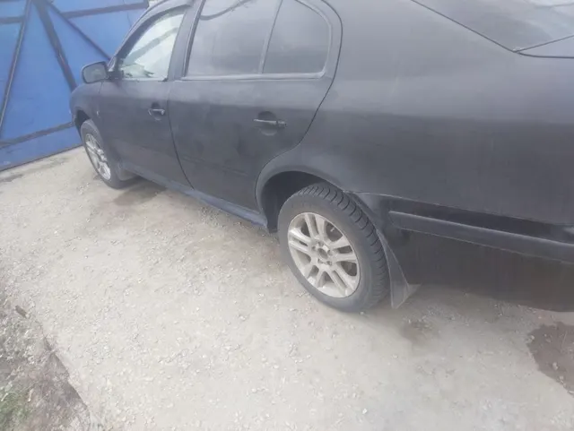 Легковой автомобиль марки: SKODA, модели: Octavia Tour, год выпуска: 2009 г., идентификационный номер (VIN): XWBDX41U99K009162. Транспортное средство является предметом залога ПАО Совкомбанк