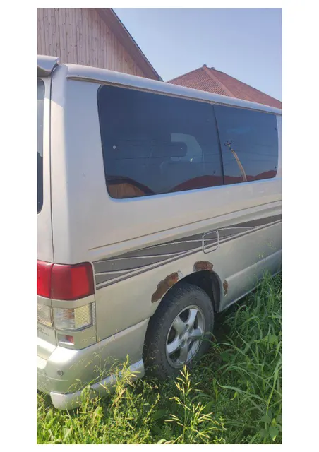 Легковой автомобиль марки: MAZDA, модель: BONGO FRIENDEE, год выпуска: 2000 г., кузов №: SGLR400928