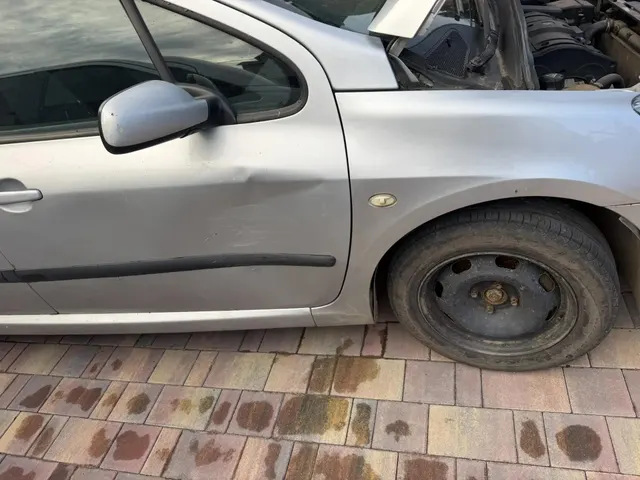 Автомобиль марки PEUGEOT модель 307 2006 г.в. VIN-номер VF33CNFUF84641564
